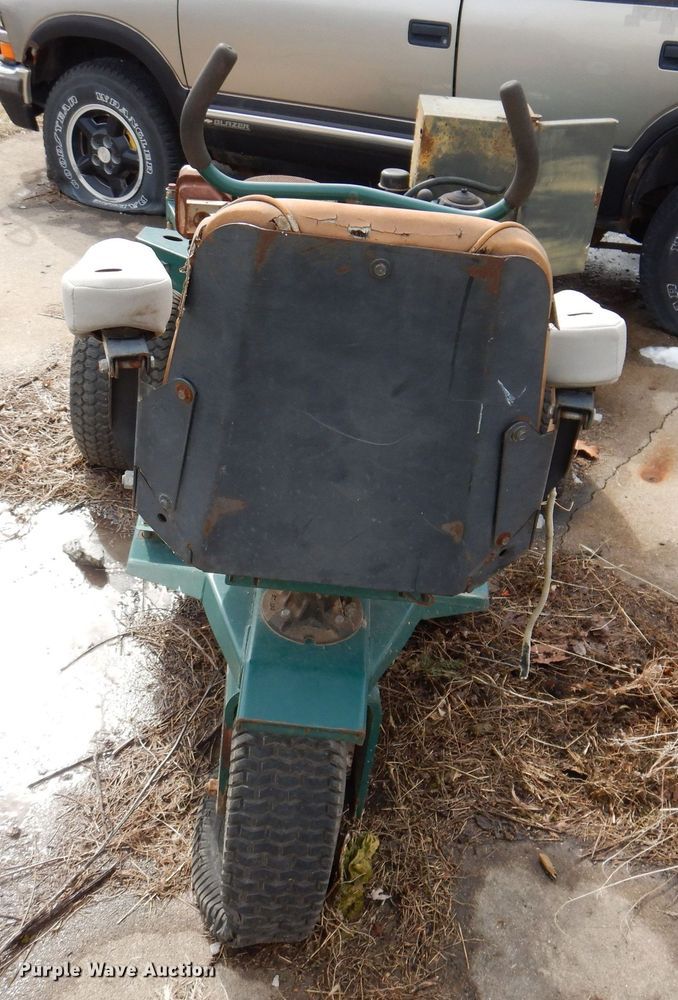 image for item IO9474 Ferris Criterion 320  lawn mower