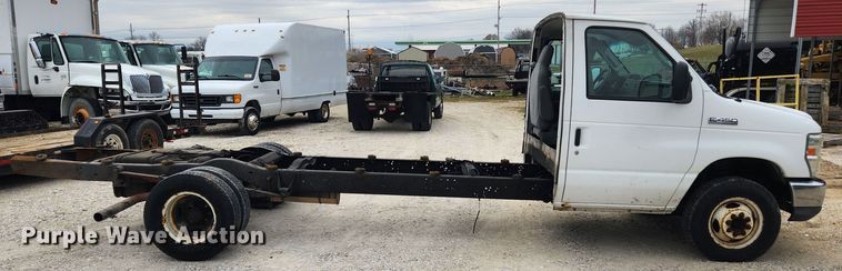 image for item JB9469 2011 Ford E450 Super Duty  van cab and chassis