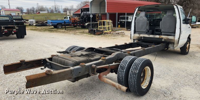 image for item JB9469 2011 Ford E450 Super Duty  van cab and chassis