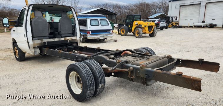 image for item JB9469 2011 Ford E450 Super Duty  van cab and chassis