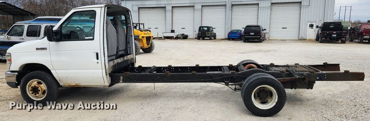 image for item JB9469 2011 Ford E450 Super Duty  van cab and chassis