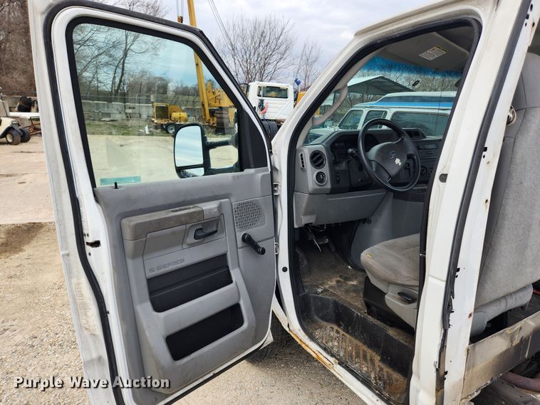 image for item JB9469 2011 Ford E450 Super Duty  van cab and chassis