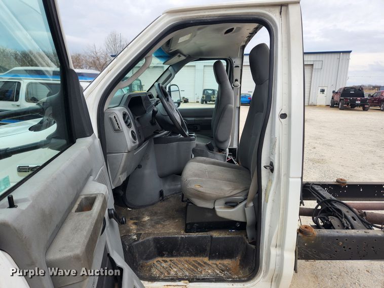 image for item JB9469 2011 Ford E450 Super Duty  van cab and chassis