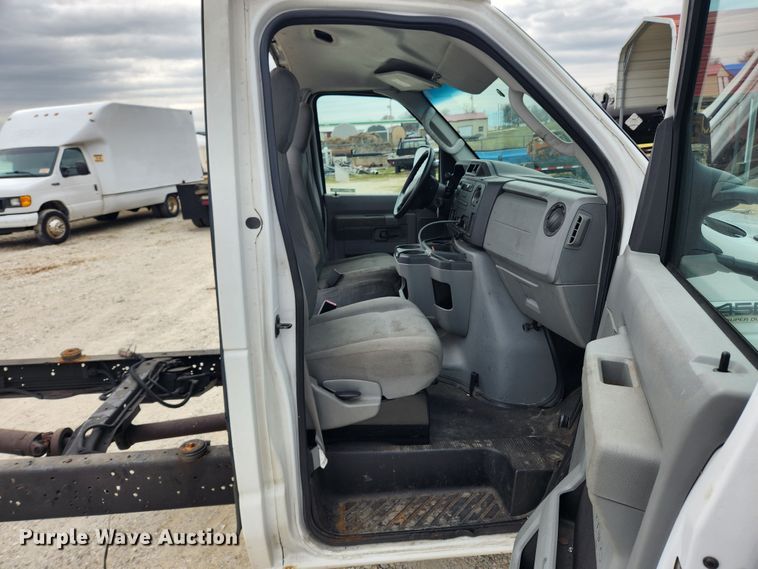 image for item JB9469 2011 Ford E450 Super Duty  van cab and chassis