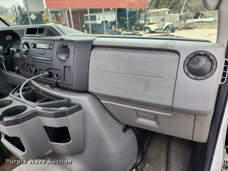 image for item JB9469 2011 Ford E450 Super Duty  van cab and chassis