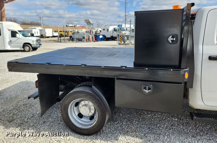 image for item JB9506 2017 Dodge Ram 5500HD  Crew Cab flatbed truck