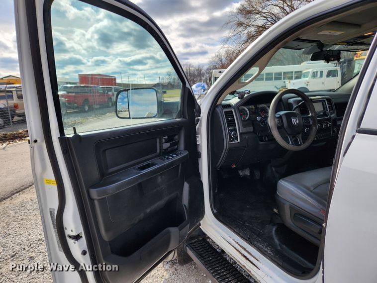 image for item JB9506 2017 Dodge Ram 5500HD  Crew Cab flatbed truck