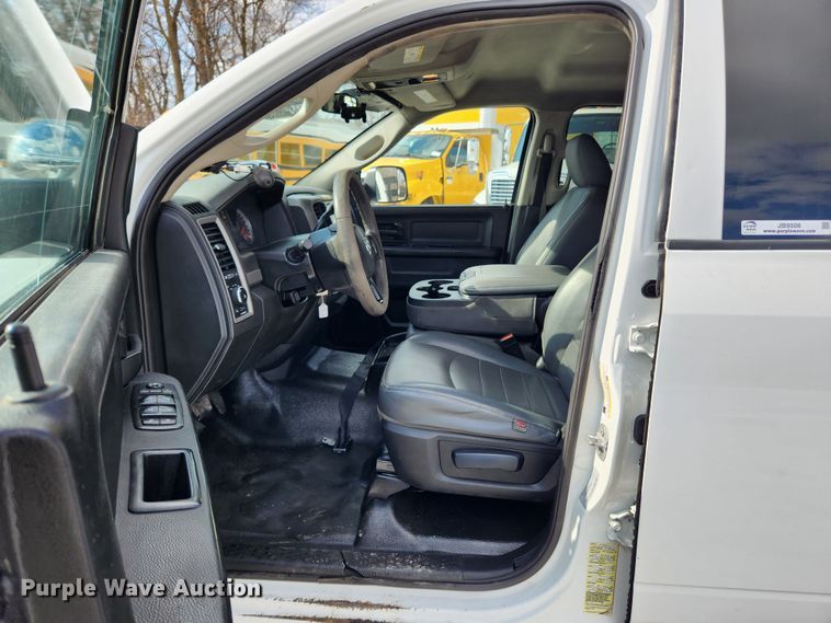 image for item JB9506 2017 Dodge Ram 5500HD  Crew Cab flatbed truck