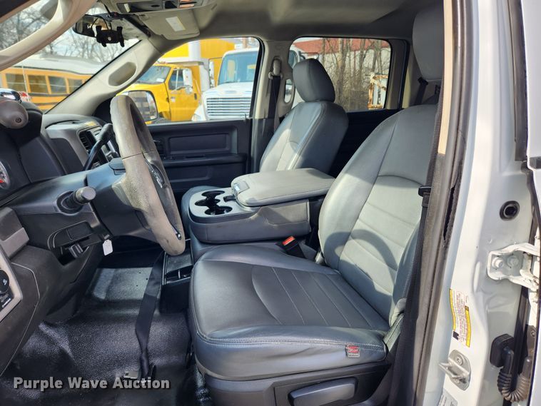 image for item JB9506 2017 Dodge Ram 5500HD  Crew Cab flatbed truck