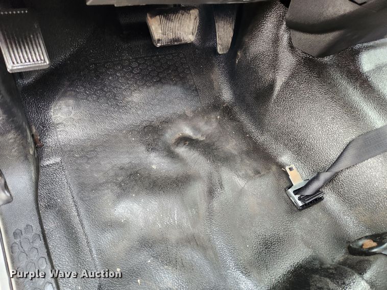 image for item JB9506 2017 Dodge Ram 5500HD  Crew Cab flatbed truck