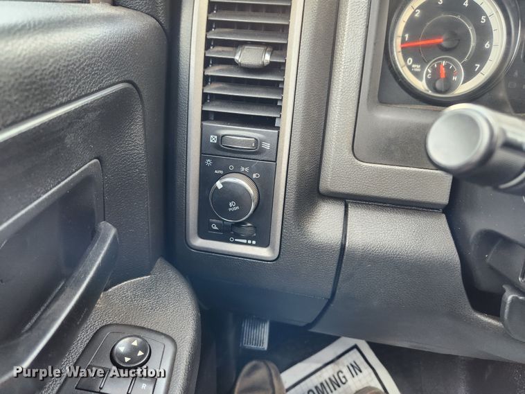 image for item JB9506 2017 Dodge Ram 5500HD  Crew Cab flatbed truck