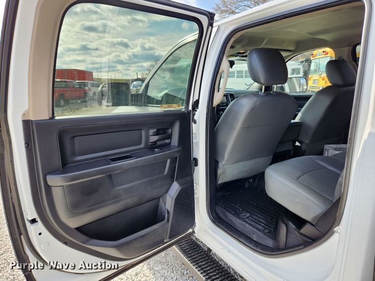 image for item JB9506 2017 Dodge Ram 5500HD  Crew Cab flatbed truck