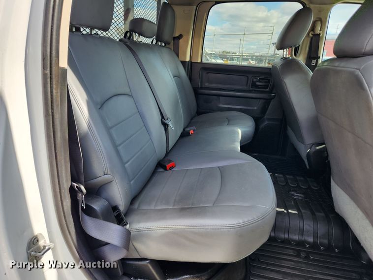 image for item JB9506 2017 Dodge Ram 5500HD  Crew Cab flatbed truck