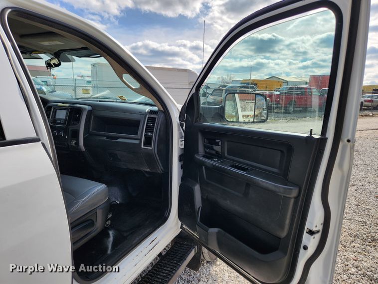 image for item JB9506 2017 Dodge Ram 5500HD  Crew Cab flatbed truck