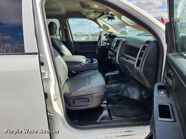 image for item JB9506 2017 Dodge Ram 5500HD  Crew Cab flatbed truck