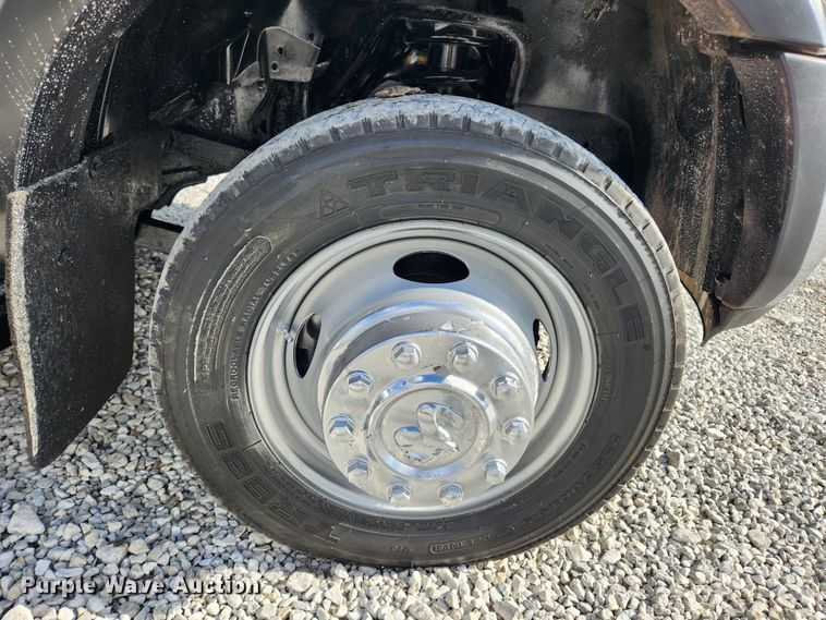 image for item JB9506 2017 Dodge Ram 5500HD  Crew Cab flatbed truck