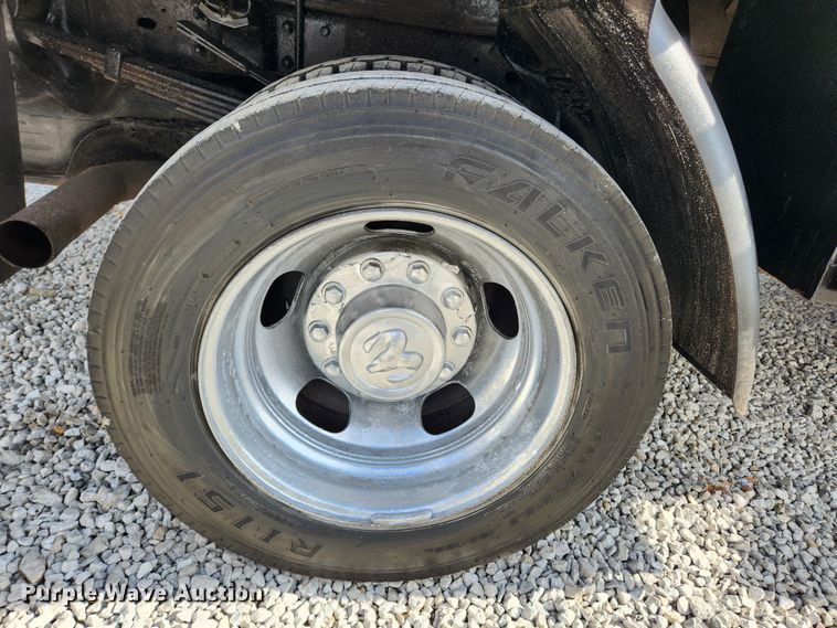 image for item JB9506 2017 Dodge Ram 5500HD  Crew Cab flatbed truck