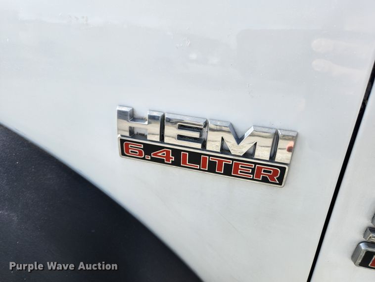 image for item JB9506 2017 Dodge Ram 5500HD  Crew Cab flatbed truck