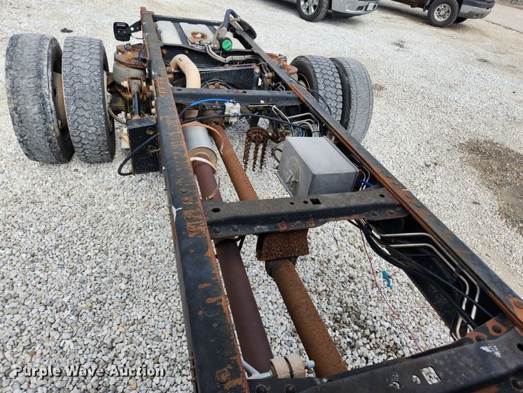 image for item JB9507 2009 Ford F450 Super Duty XL  truck cab and chassis