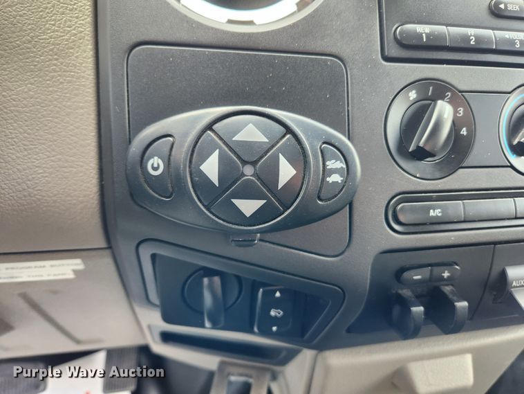 image for item JB9507 2009 Ford F450 Super Duty XL  truck cab and chassis