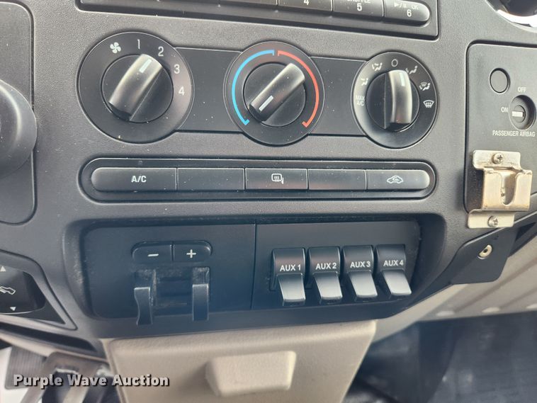 image for item JB9507 2009 Ford F450 Super Duty XL  truck cab and chassis