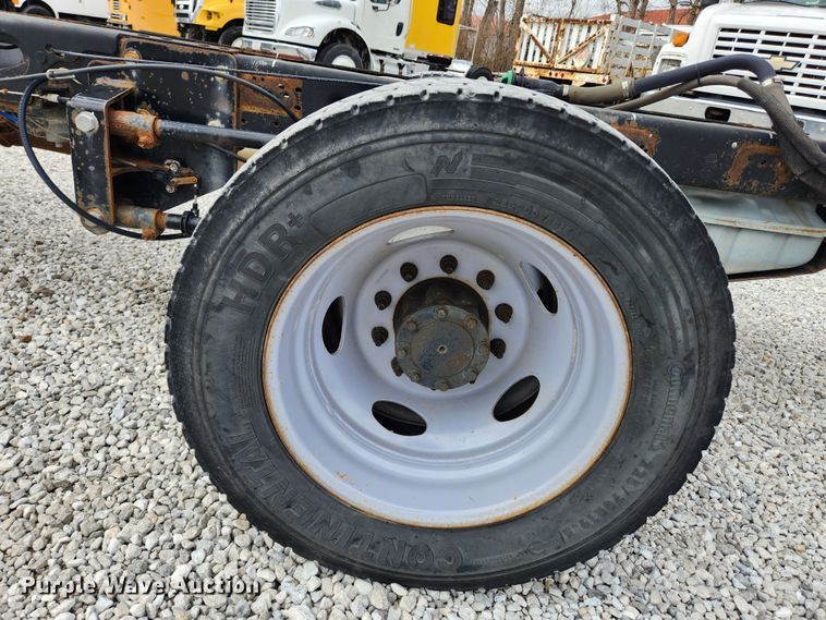 image for item JB9507 2009 Ford F450 Super Duty XL  truck cab and chassis