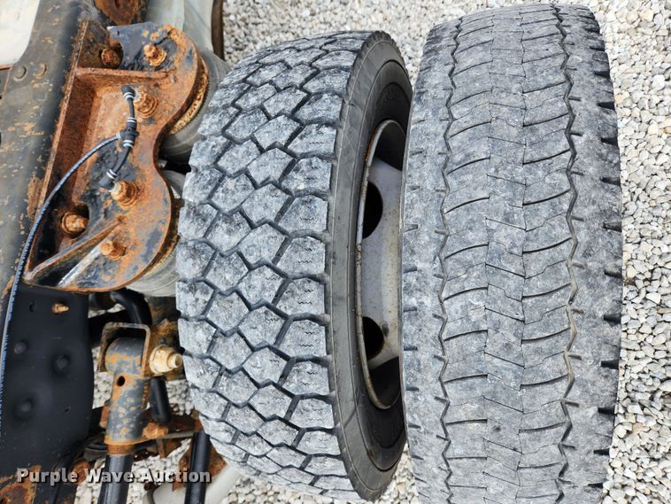 image for item JB9507 2009 Ford F450 Super Duty XL  truck cab and chassis