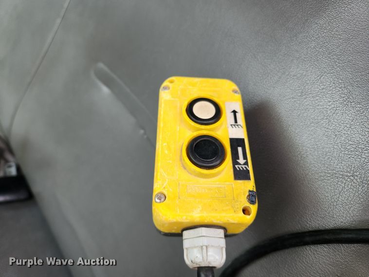 image for item JB9520 2005 Ford F450 Super Duty XL  dump flatbed truck