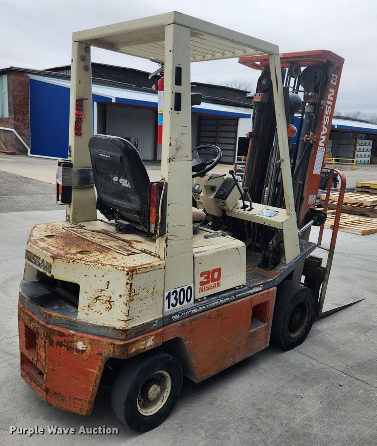image for item JB9522 Nissan 30  forklift