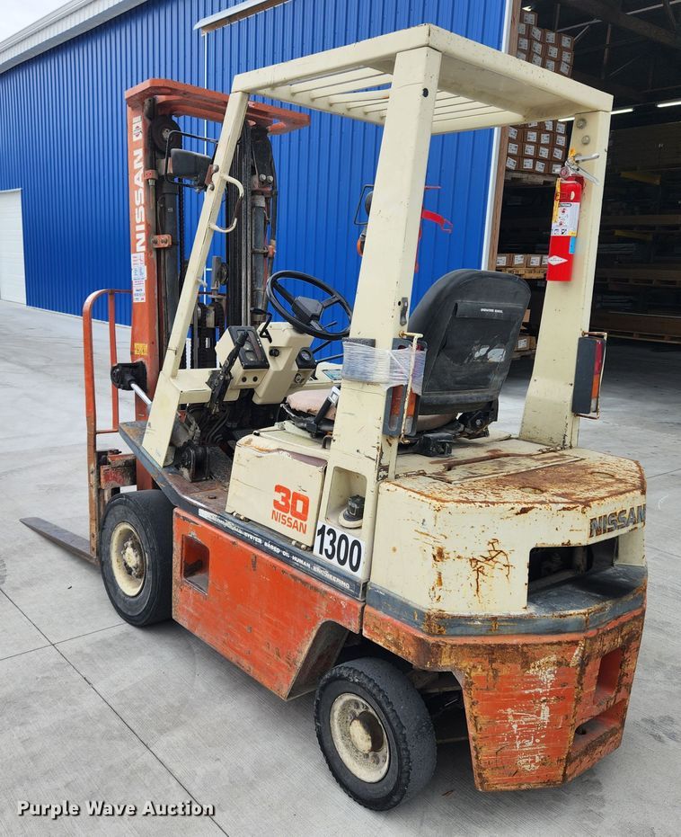 image for item JB9522 Nissan 30  forklift