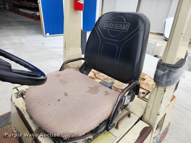 image for item JB9522 Nissan 30  forklift