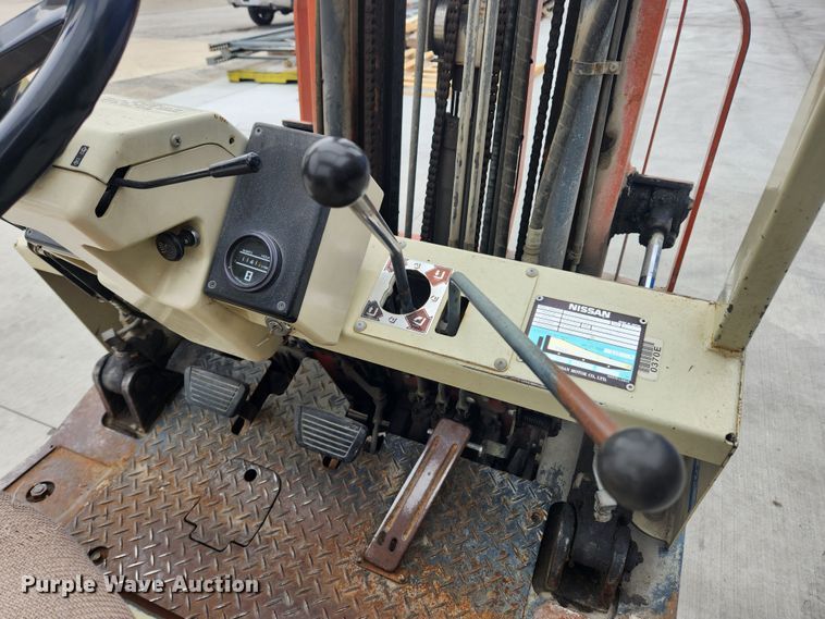image for item JB9522 Nissan 30  forklift
