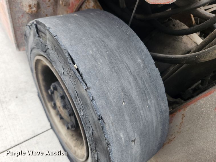 image for item JB9522 Nissan 30  forklift