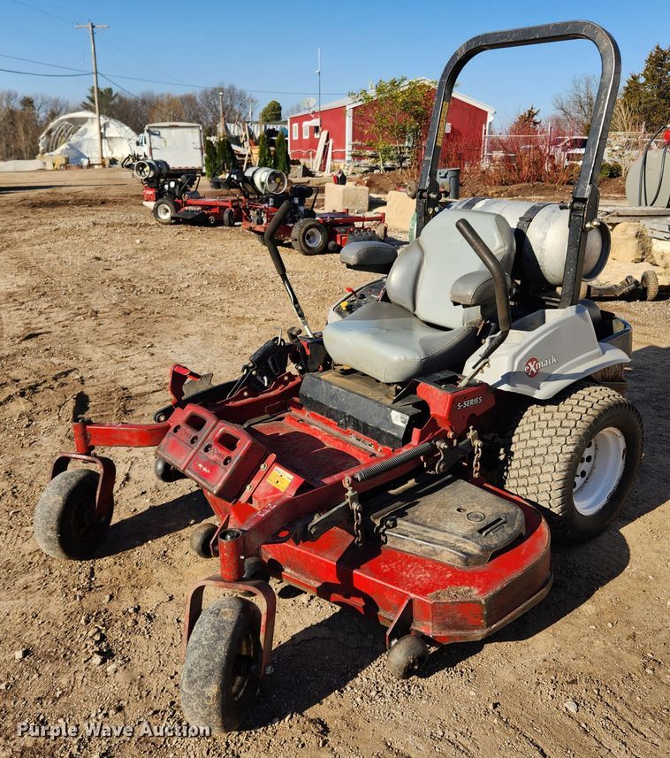 image for item JB9588 Exmark S Series  ZTR lawn mower