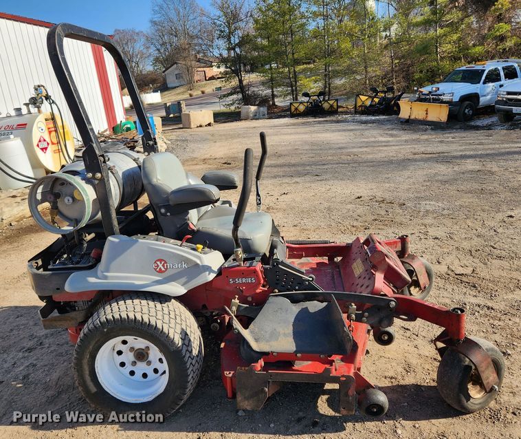 image for item JB9588 Exmark S Series  ZTR lawn mower