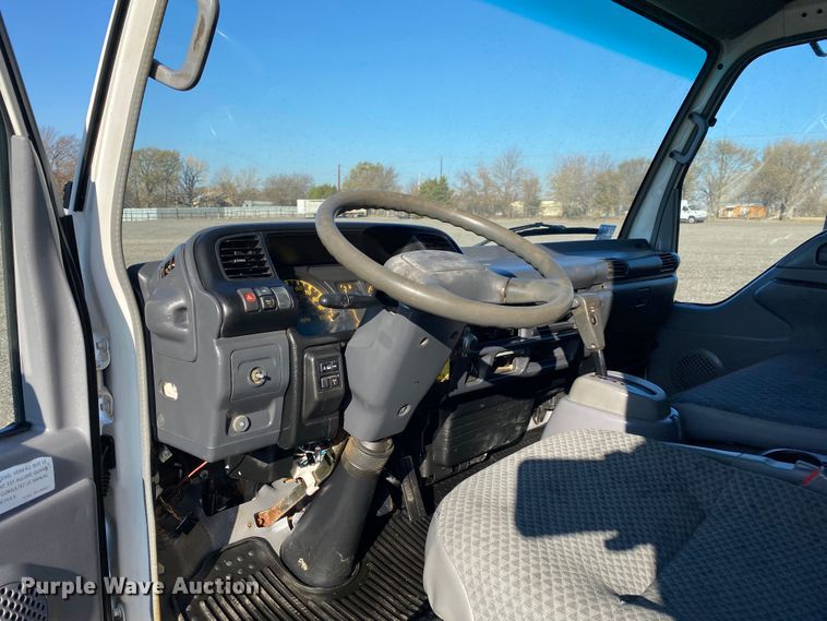 image for item JW9289 2006 Isuzu NPR  box truck