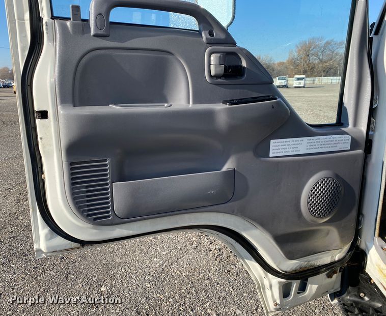 image for item JW9289 2006 Isuzu NPR  box truck