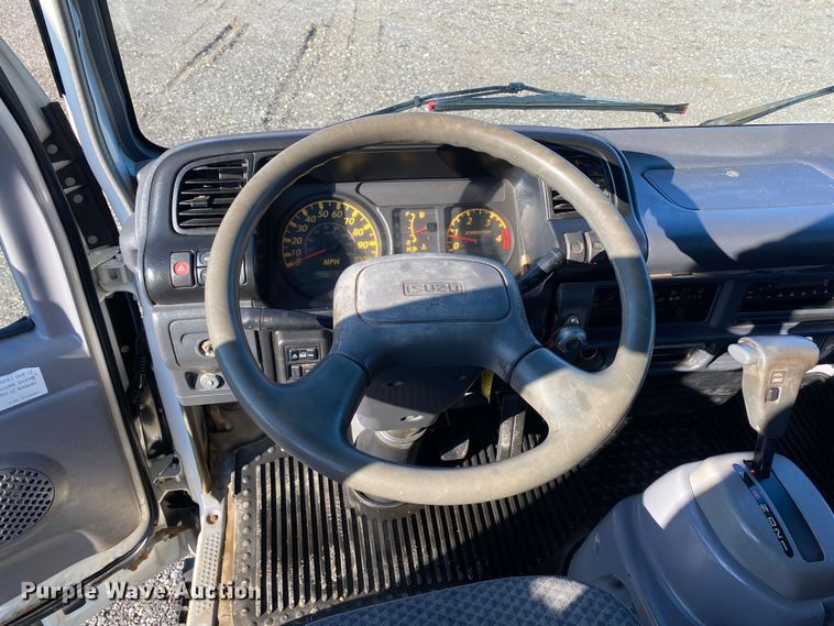 image for item JW9289 2006 Isuzu NPR  box truck