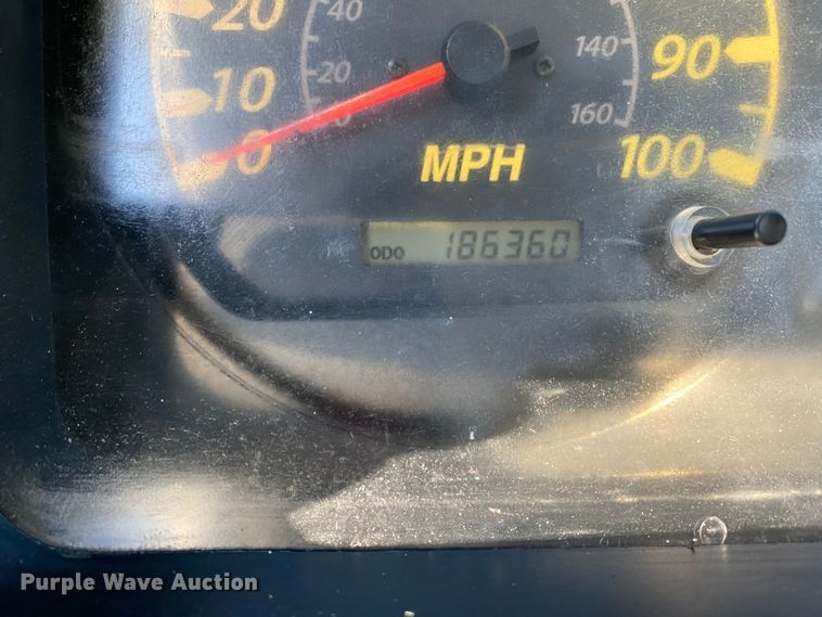 image for item JW9289 2006 Isuzu NPR  box truck