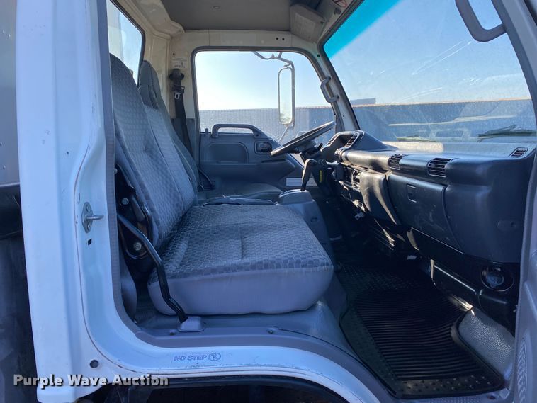 image for item JW9289 2006 Isuzu NPR  box truck