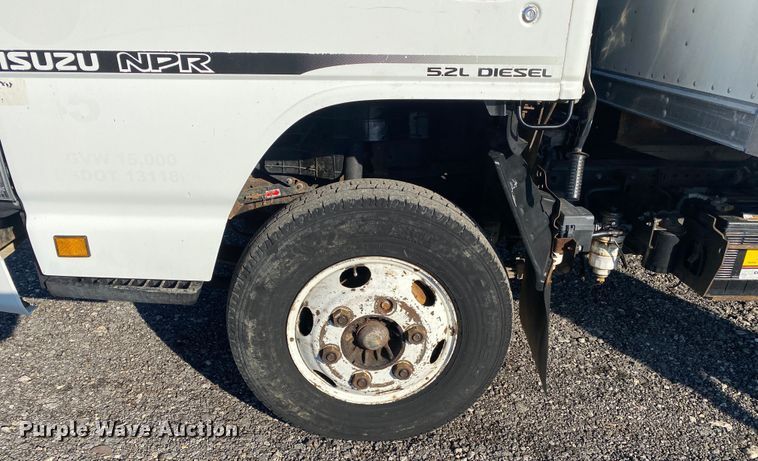 image for item JW9289 2006 Isuzu NPR  box truck