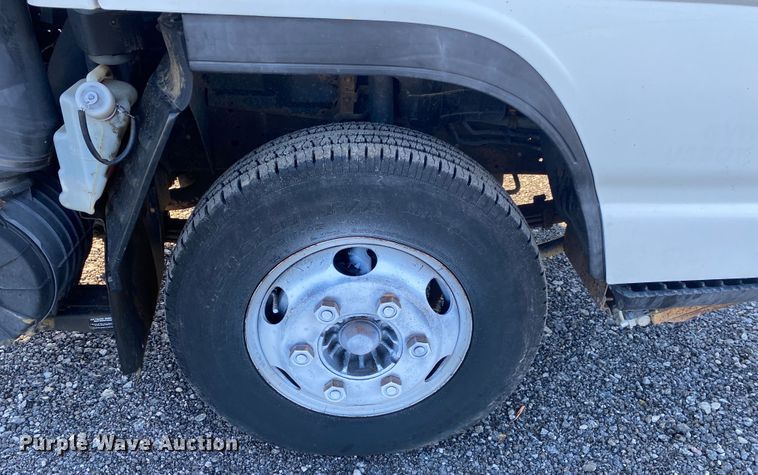 image for item JW9289 2006 Isuzu NPR  box truck