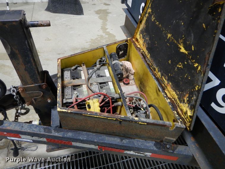 image for item JX9081 2013 H&H  dump trailer