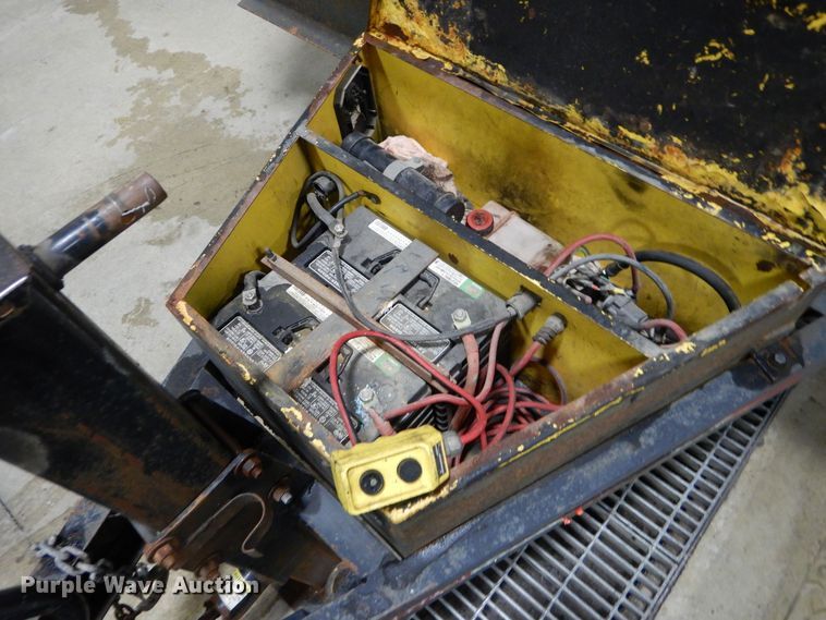 image for item JX9081 2013 H&H  dump trailer