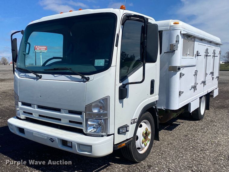 image for item KB9557 2015 Isuzu NPR  delivery truck