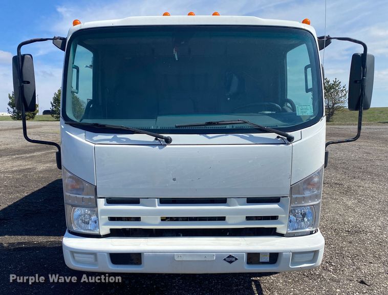 image for item KB9557 2015 Isuzu NPR  delivery truck