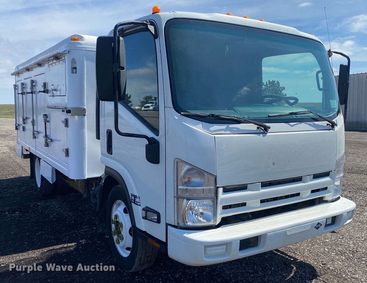 image for item KB9557 2015 Isuzu NPR  delivery truck