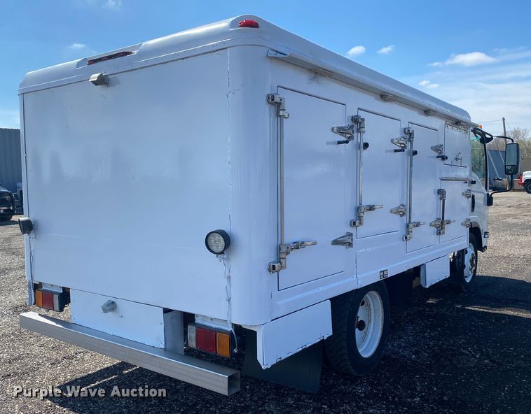 image for item KB9557 2015 Isuzu NPR  delivery truck