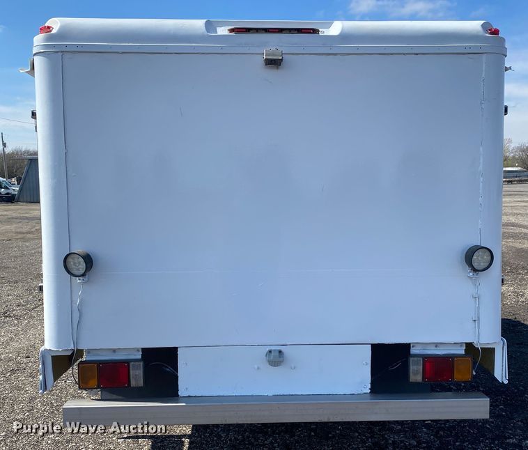 image for item KB9557 2015 Isuzu NPR  delivery truck