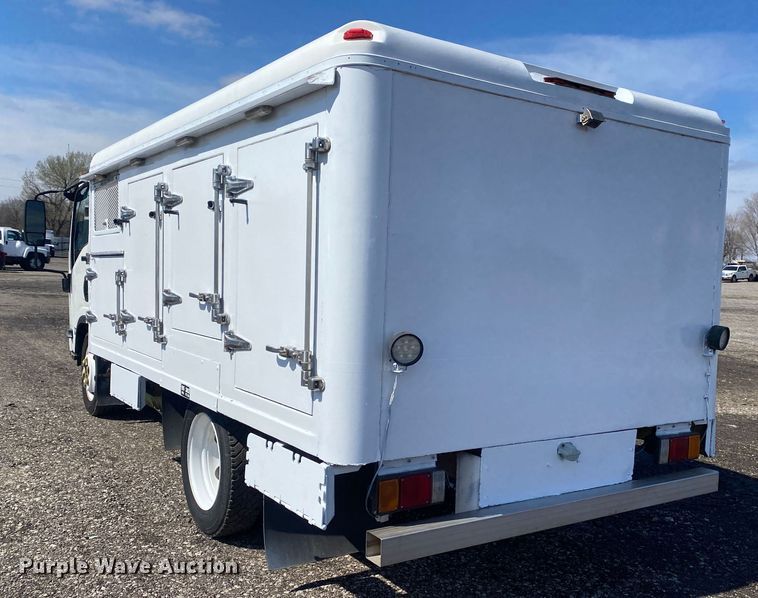 image for item KB9557 2015 Isuzu NPR  delivery truck